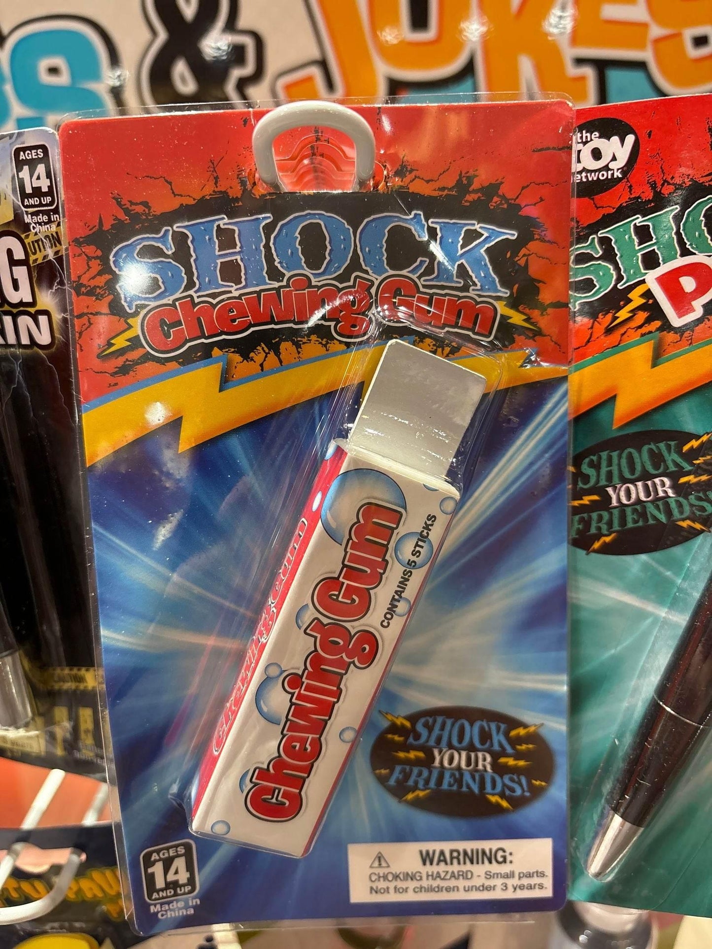 Practical Jokes, pranks, gags - 3.5" Shocking Chewing Gum - The Puntique